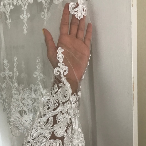 White Long Sleeve Top with Intricate Lace - Picture 4 of 8